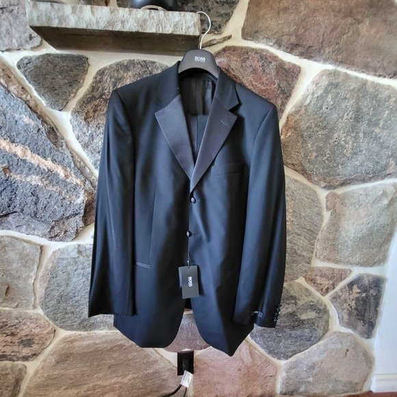 Hugo Boss Tuxedo New with Tags - NWT - size 50 - Picture 7 of 7